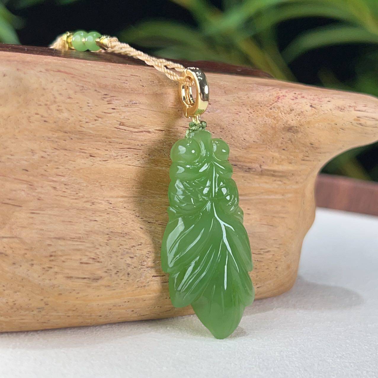 和田玉俄罗斯碧玉乌兰海苹果绿年年有余原创设计挂件