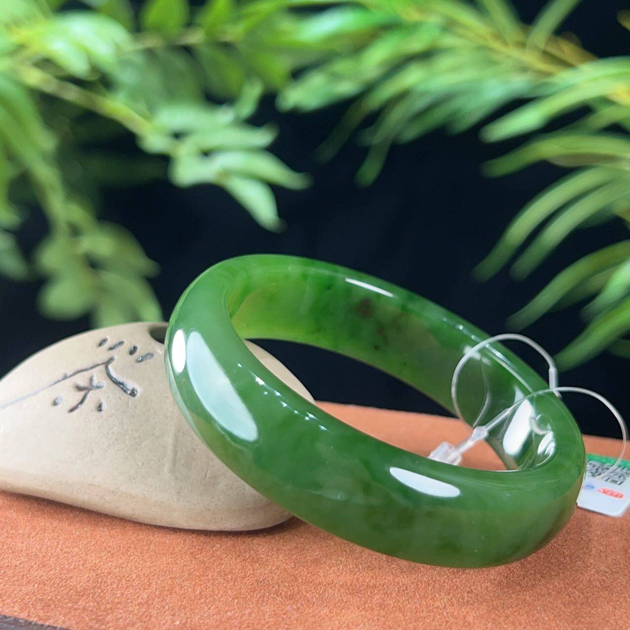 和田玉俄罗斯碧玉红皮老料正装手镯