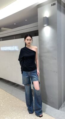 2026夏季新款时尚简约高级纯欲v领斜肩修身t恤短袖百搭上衣女潮