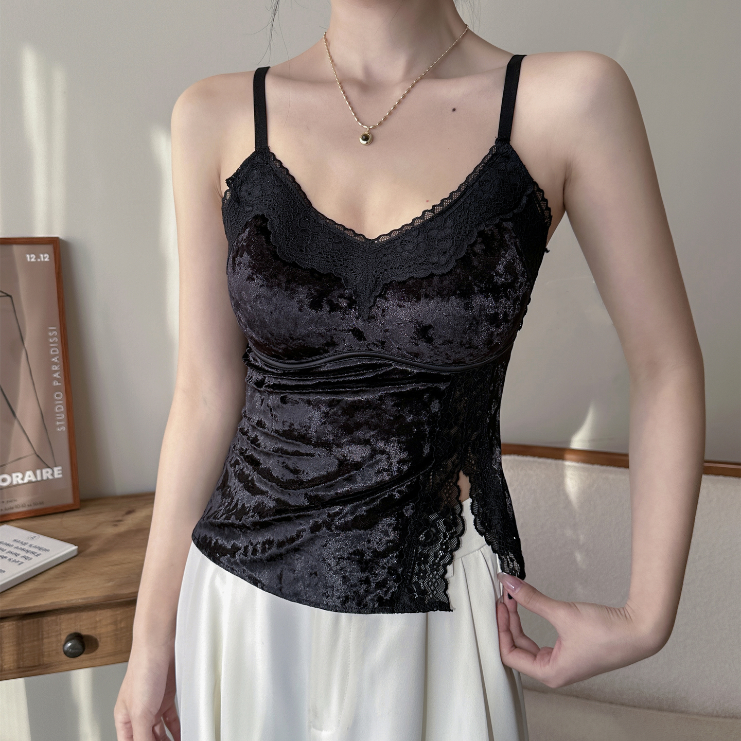 蕾丝开叉金丝绒保暖吊带背心