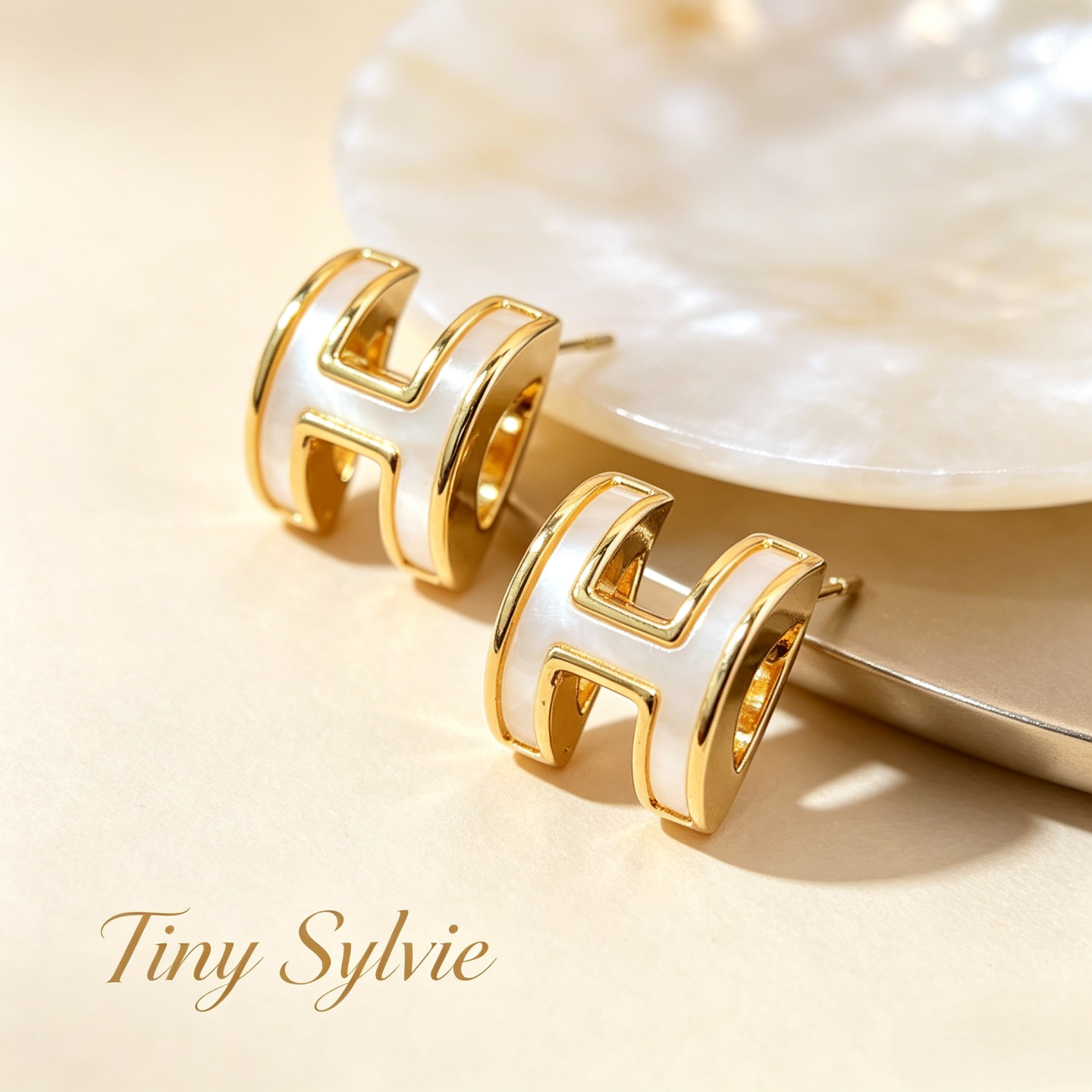 Tiny Sylvie百搭贝壳字母H耳钉纯银针女耳环高级感小巧精致耳饰品