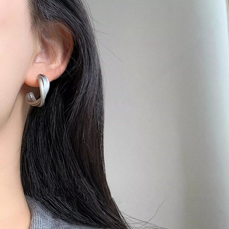 Tiny Sylvie 925银针交叉线条枪灰色耳环韩系简约百搭时尚