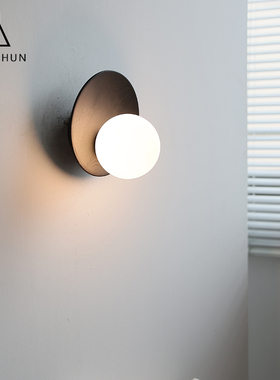 高级感黑色壁灯极简设计床头走廊过道背景墙木质圆球110V台湾壁灯