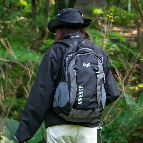 江麒户外登山包防水轻量化