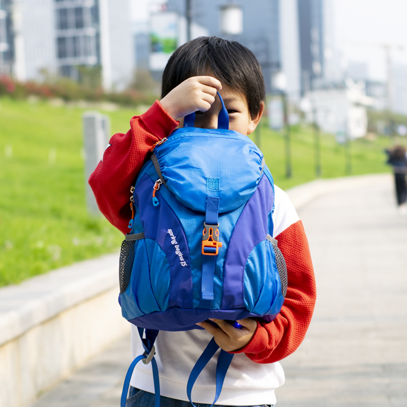 儿童旅行背包男孩户外轻便小双肩包出游男童超轻小学生书包旅游-封面