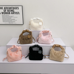 冬天手提包仙女毛绒包女时尚单肩斜挎包秋毛毛包百搭网红包吊牌包