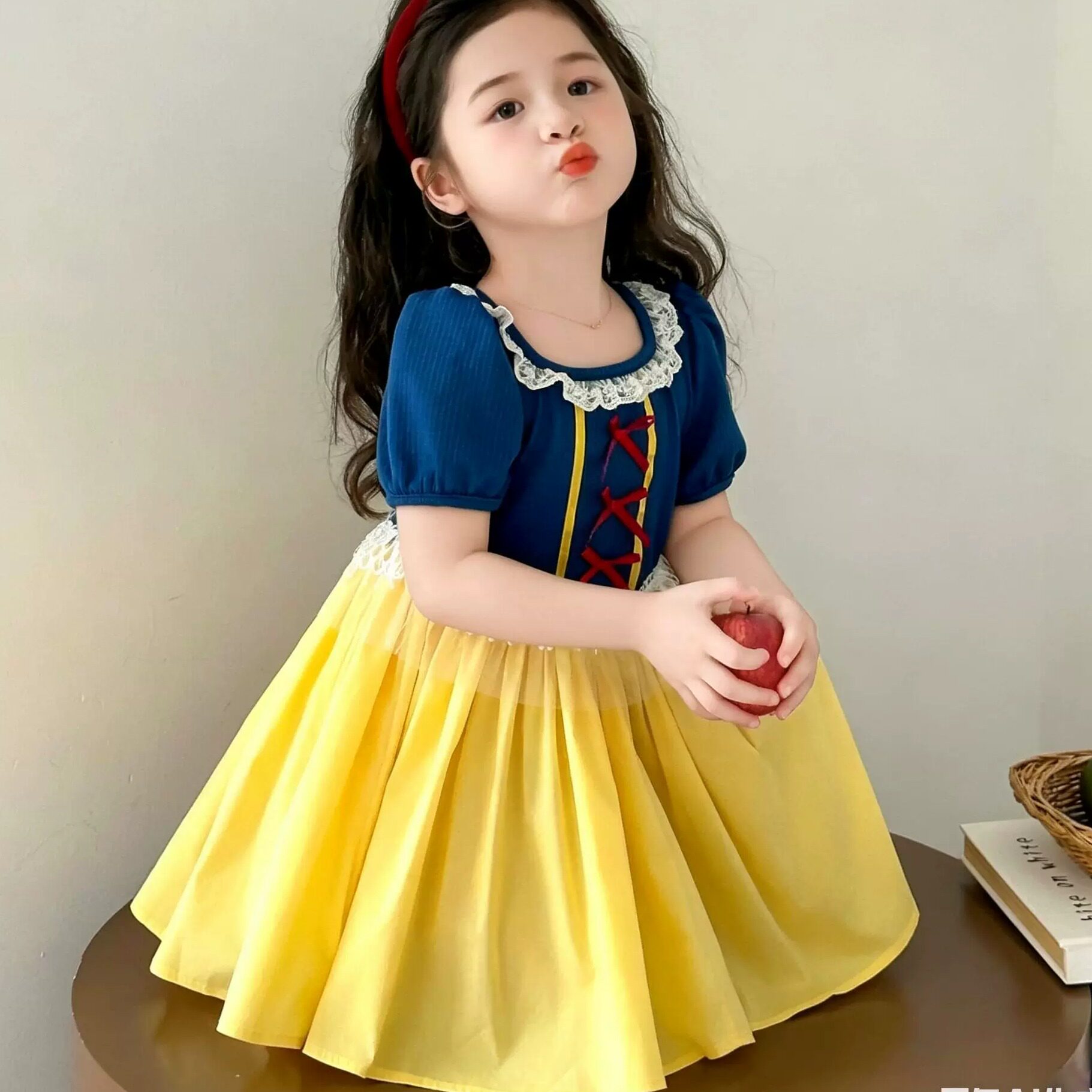 女童白雪公主连衣裙2026新款夏季儿童宝宝拼接蕾丝蝴蝶结生日裙子