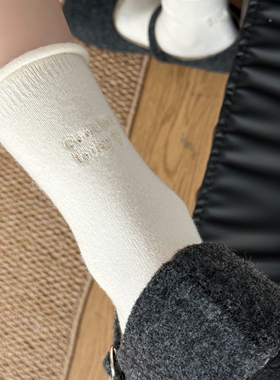 秋冬款白色卷边袜子女加绒加厚时尚百搭保暖棉羊绒字母刺绣中筒袜