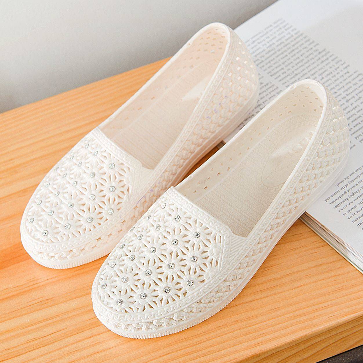 新款包头软底防滑白色护士洞洞鞋