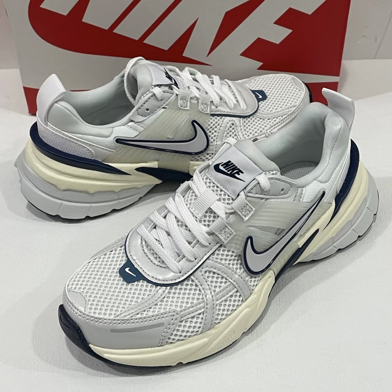 Nike V2K Run Runtekk 跑鞋 轻便网面透气防滑耐磨跑鞋FD0736-102