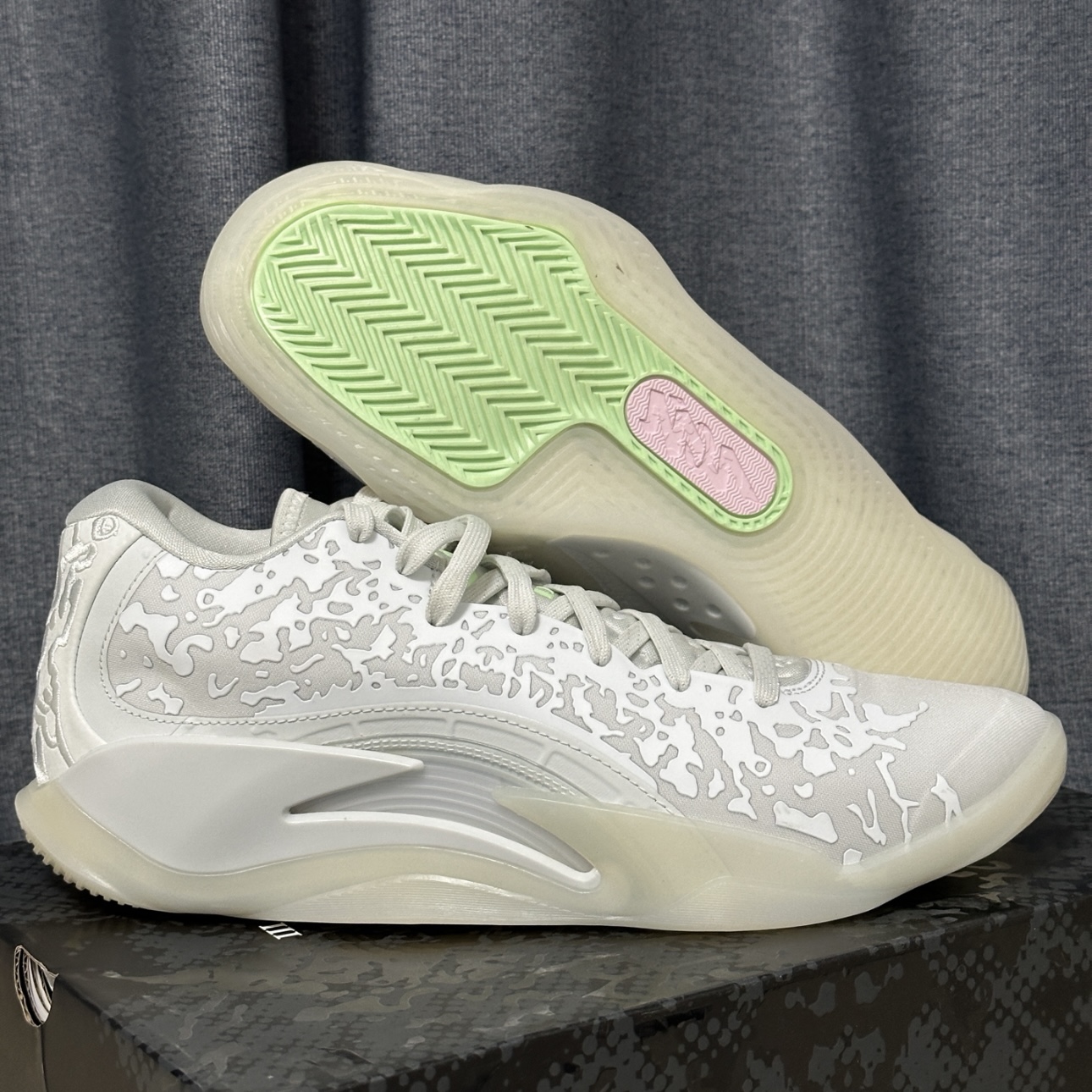 Jordan Zion 3 缓震支撑 抓地防踢 圆头 实战 篮球鞋DR0676-103