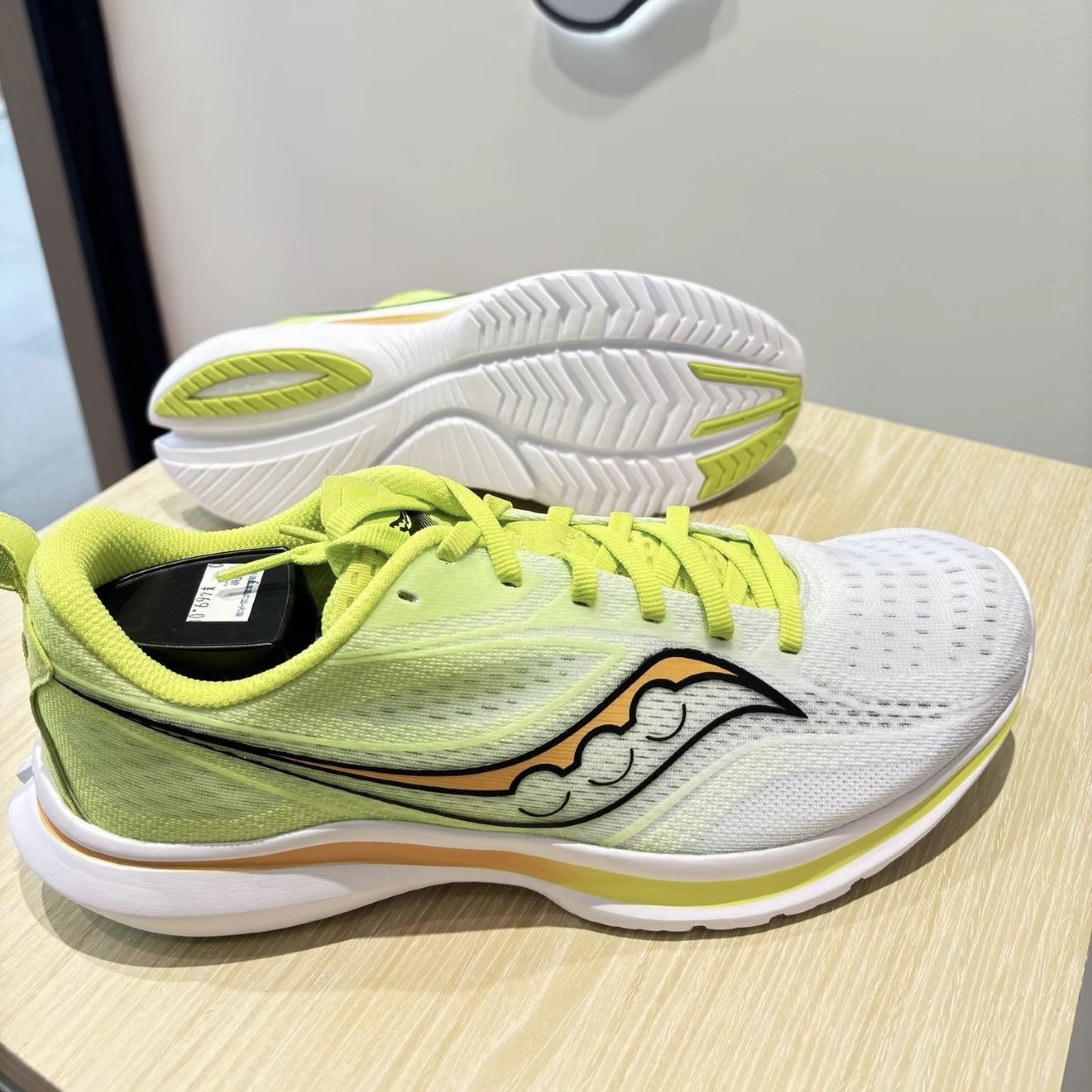 Saucony/索康尼 Kinvara 菁华 13 缓震 防滑耐磨轻便跑鞋S28228-2图片