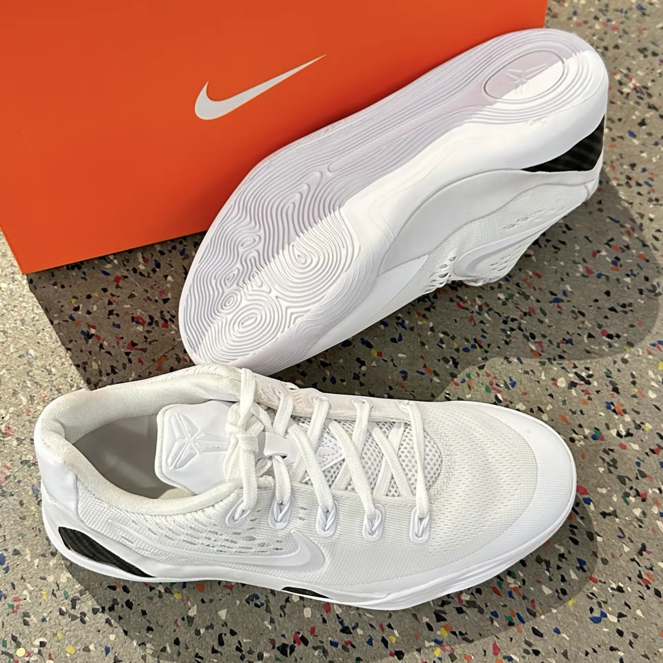 Nike Zoom Kobe 9 科比9包裹性潮流实战抗扭舒适篮球鞋FV3607-100