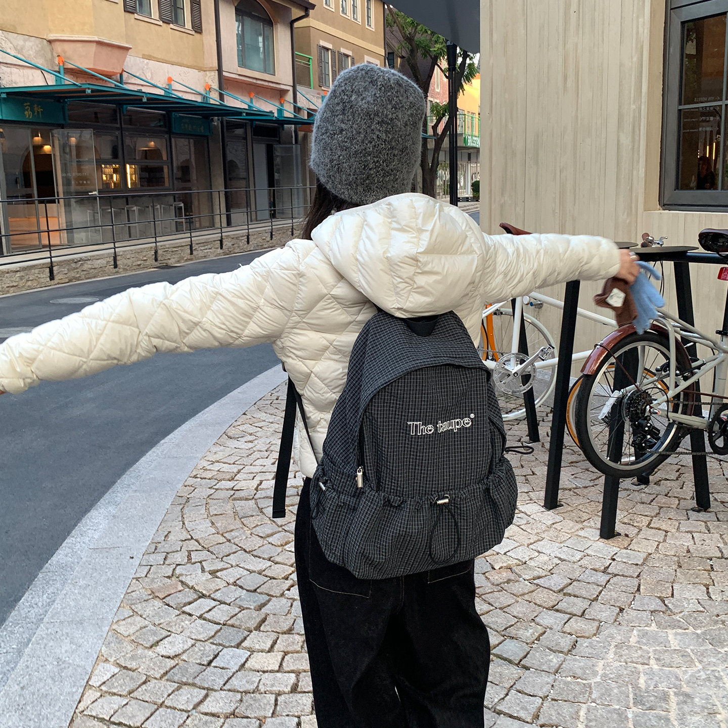 格纹拉链大学生通勤双肩包