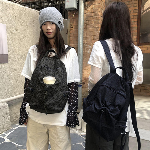 韩亚风高中大学生双肩包可装电脑