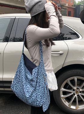 Unique blue豹纹单肩包女慵懒松弛感大容量大学生手提爱心配小包
