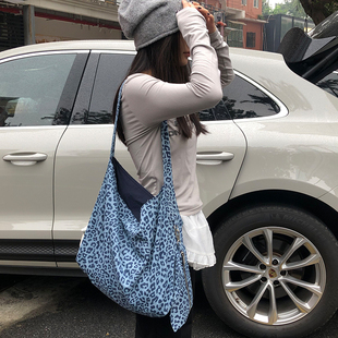 Unique blue豹纹单肩包女慵懒松弛感大容量大学生手提爱心配小包