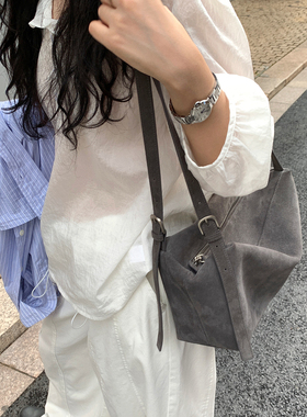 Unique blue磨砂牛皮斜挎包波士顿枕头包通勤气质真皮单肩包秋冬