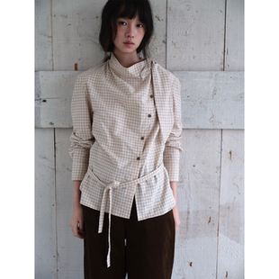 宽松斜门襟上衣女 2026春新款 dorydory 复古格纹半高领系带衬衫