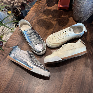 乌拉草猪皮鞋垫头层牛皮小白鞋2026春季新款平底板鞋休闲百搭女鞋