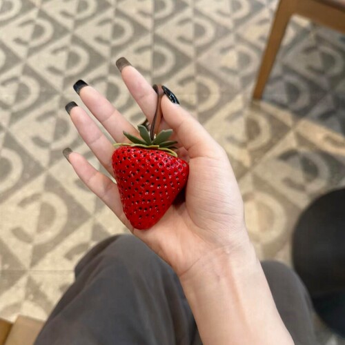 大草莓书包挂件高级感小众树脂挂饰仿真水果包包挂坠配饰速发现货