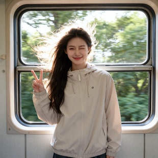 鸭鸭羽绒服女轻薄款短款户外外套春季新款女装2026时尚洋气