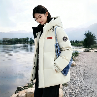 鸭鸭2025新款羽绒服女款宽松大码厚款外套90绒鸭绒连帽短款防寒服