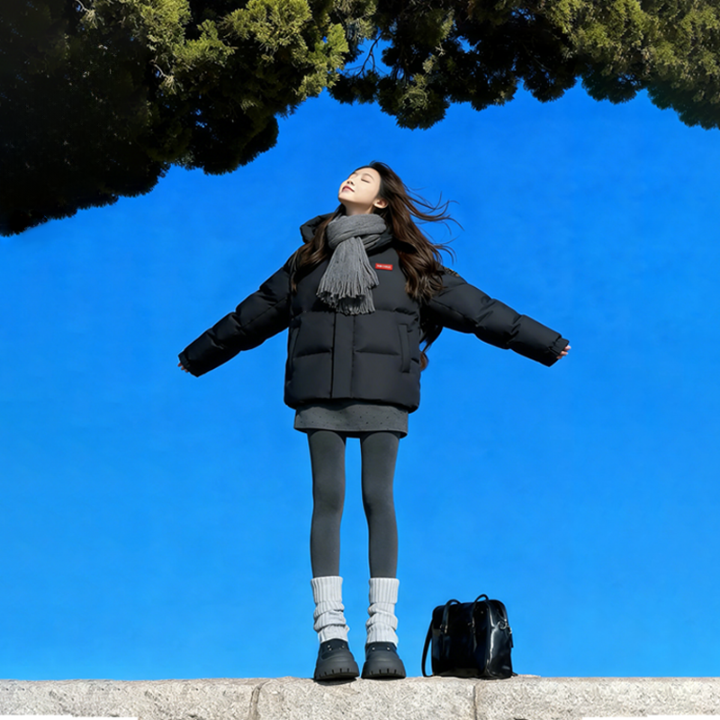 鸭鸭羽绒服2025新款女款短款纯色保暖冬装东北爆款简约加厚外套