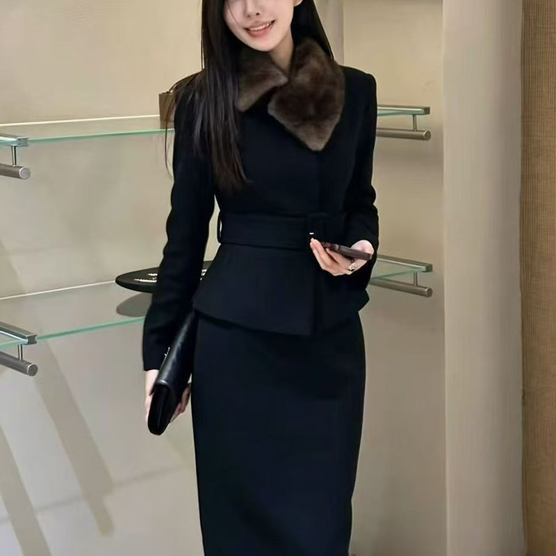 一整套搭配轻熟风羽绒小香套装女毛领收腰羊毛呢外套中长裙两件套
