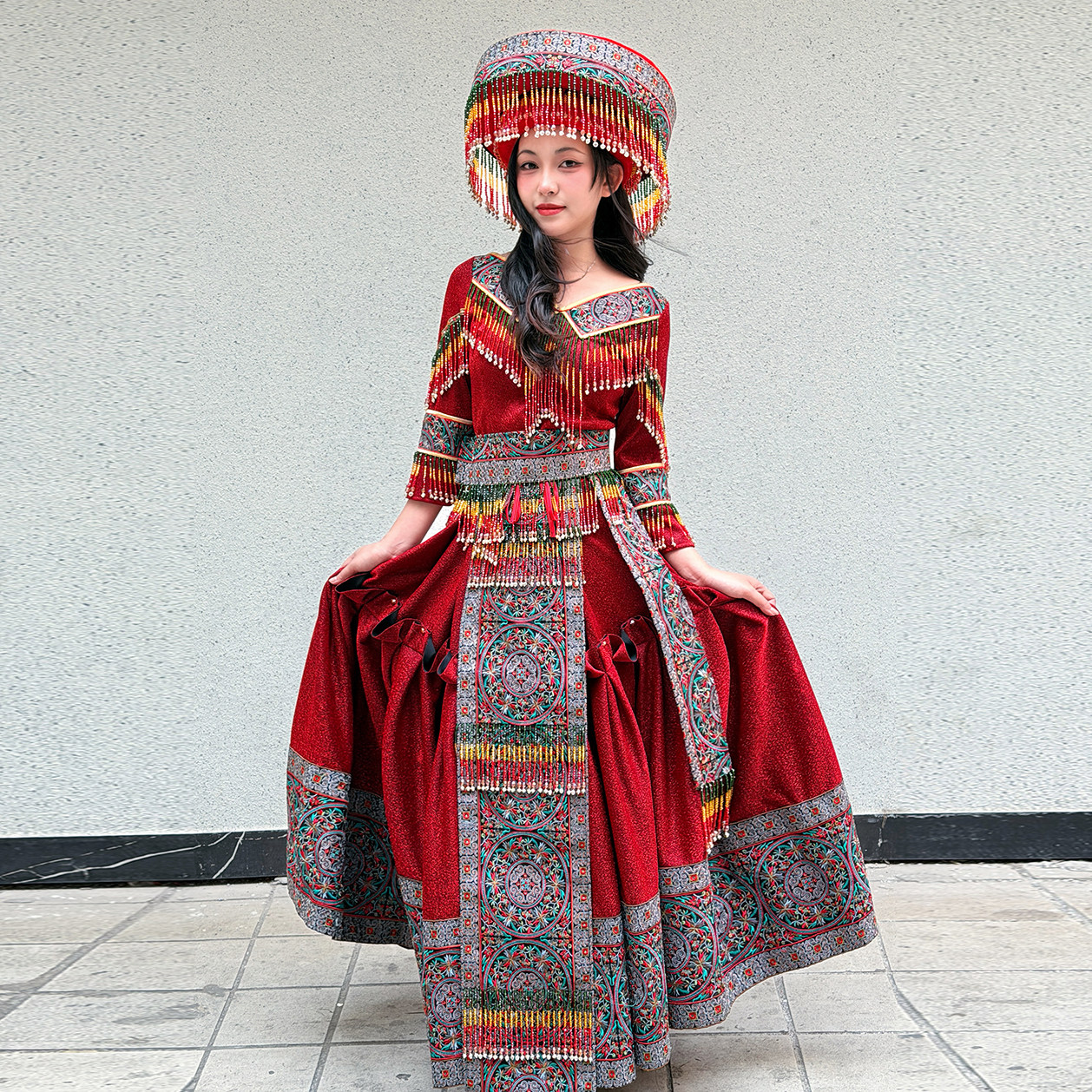 苗族红色刺绣改良款服饰女2026新款旅拍写真舞台表演日常穿搭套装