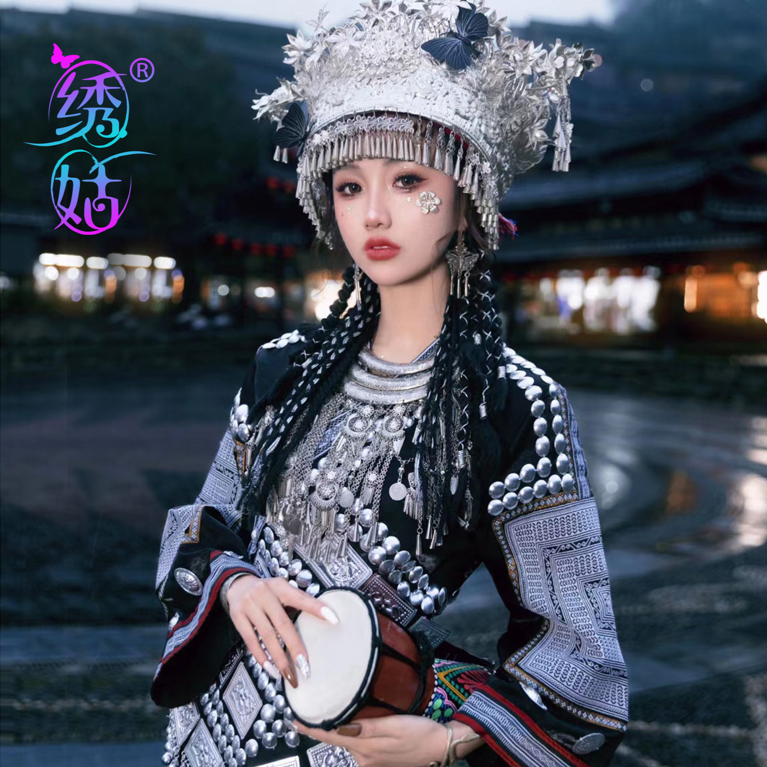 云南贵州苗疆苗家姑娘写真旅拍摄服饰精美银饰灵动飘带套装女定制