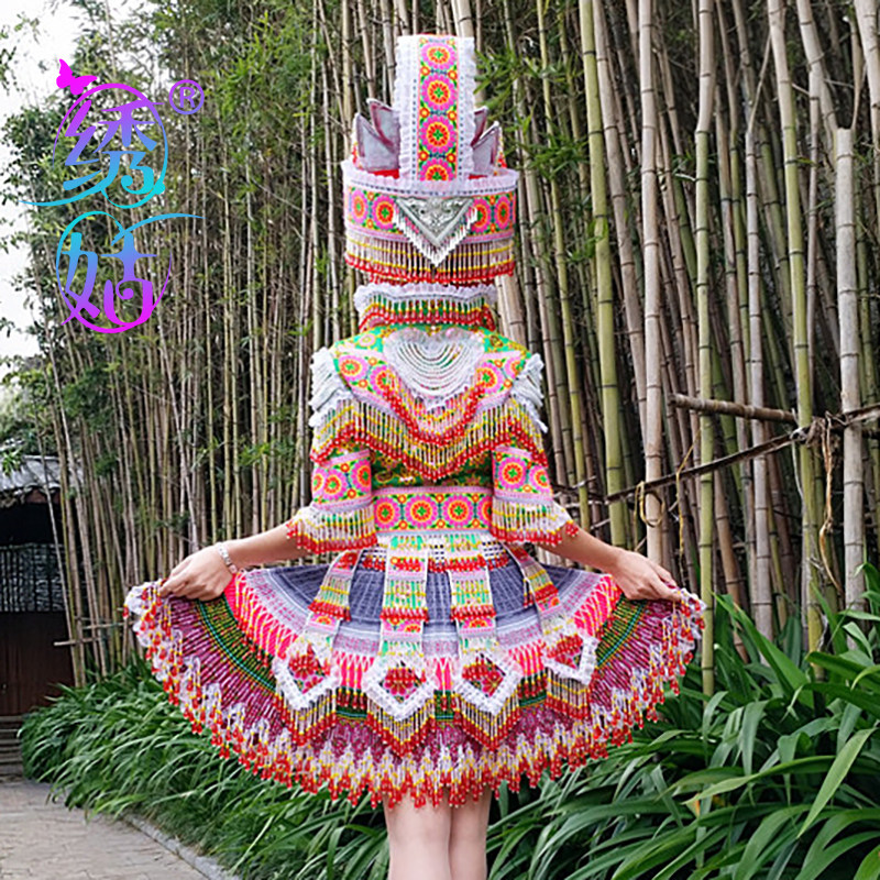 苗族新款套装2020新款云南蒙自刺绣服装短款帽子头饰拍照旅拍套装