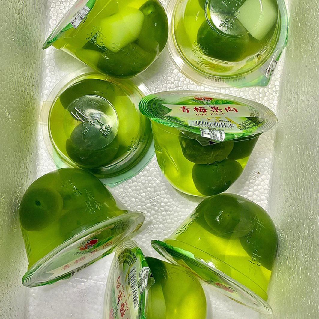 蜡笔小新青梅果肉大果冻香桔什锦菠萝可吸果冻果肉大碗水果零食