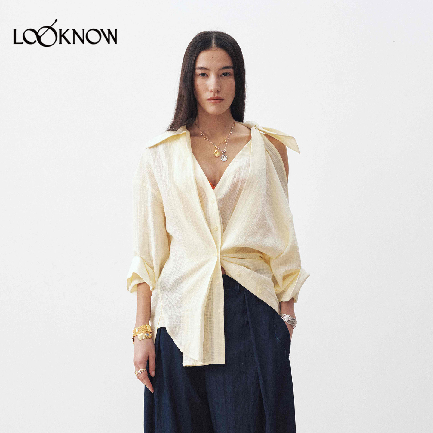 medium well X LOOKNOW设计师品牌26春夏新品格纹不对称露肩衬衫图片