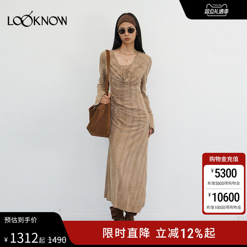 halfmoon X LOOKNOW2025秋冬新款卡其色荡领仿麂皮印花连衣裙女
