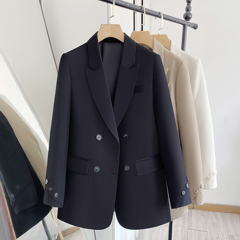 长袖燕尾西装抗皱面料