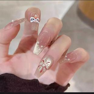 穿戴甲2025新款高级感新年款高质量短款醒狮穿戴甲爆闪显白的美甲