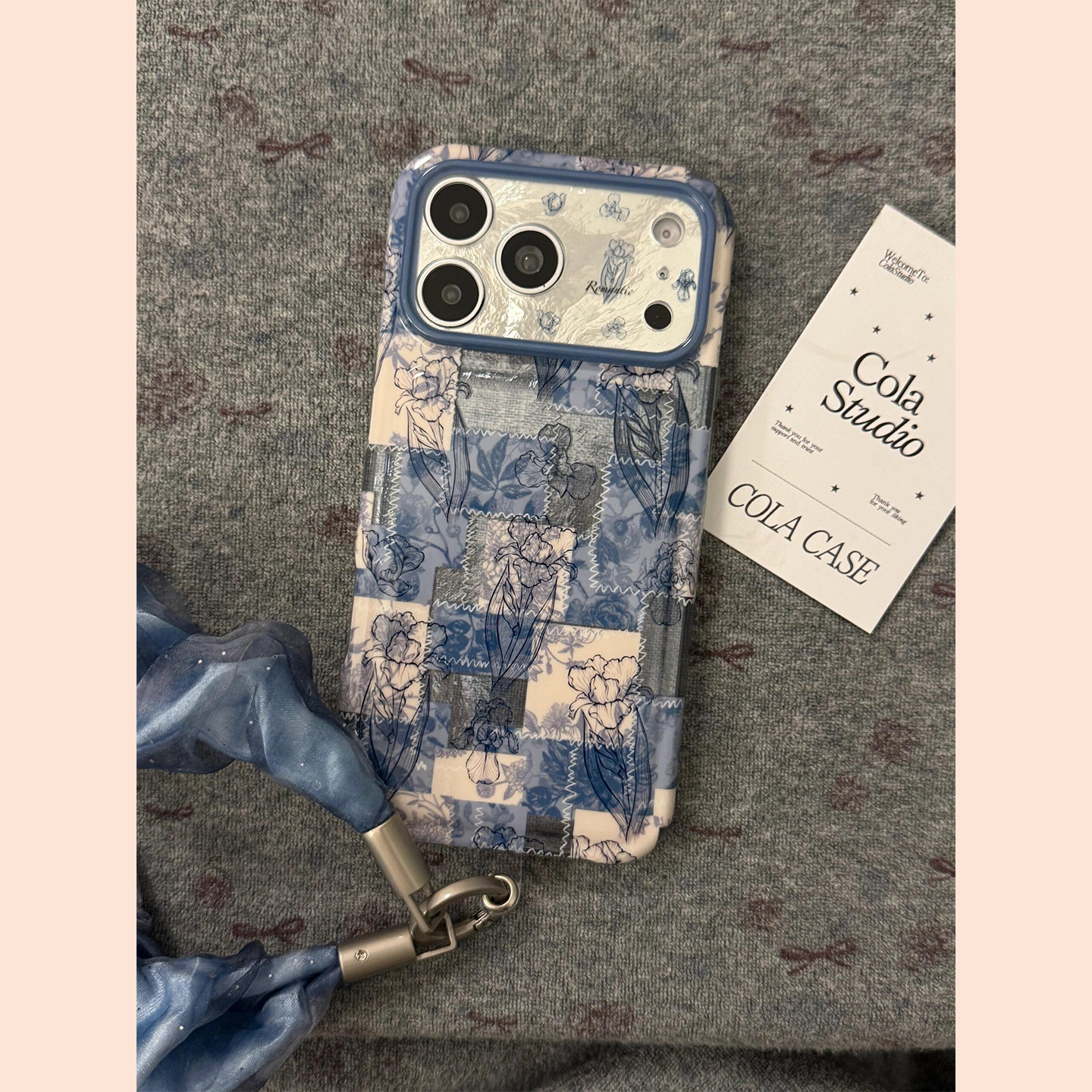 蓝白复古拼接线条百合花适用苹果18promax手机壳iPhone17女新款16小众独特15带挂绳18Pro防摔17pro保护套ins