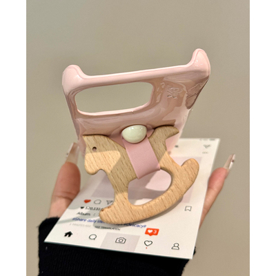 ins风可爱童年木马支架适用苹果16promax手机壳iPhone15女新款14皮质16高级感13小众15Pro防摔14pro保护套12