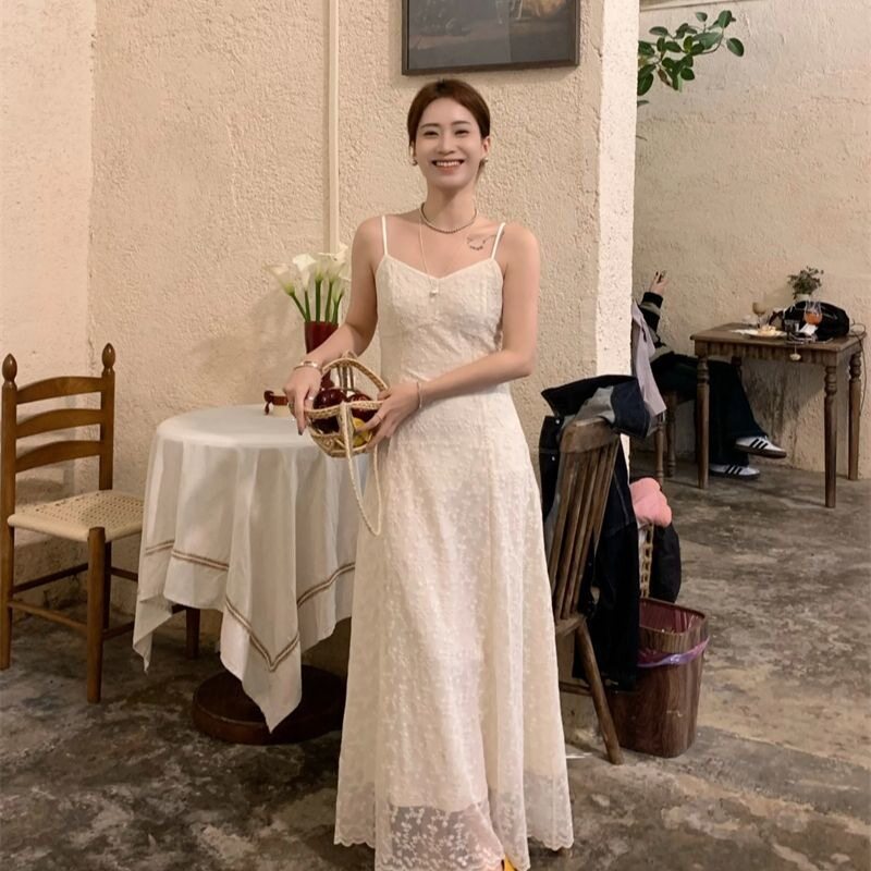 2026度假风刺绣吊带连衣裙法式夏季新款高级显瘦气质蕾丝长裙裙子