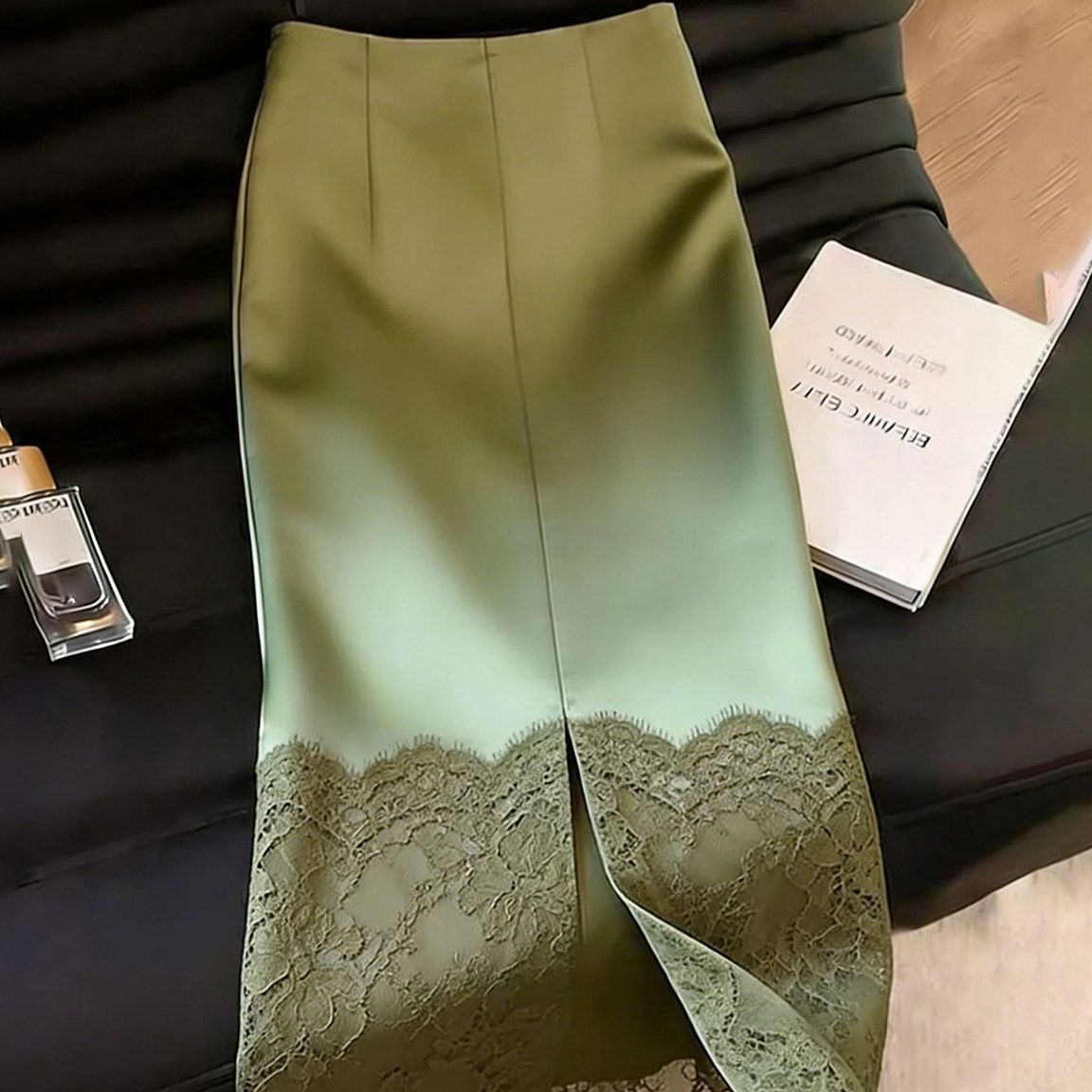 绿色蕾丝拼接后开叉包臀裙女2026夏季新款显瘦百搭减龄半身裙薄款