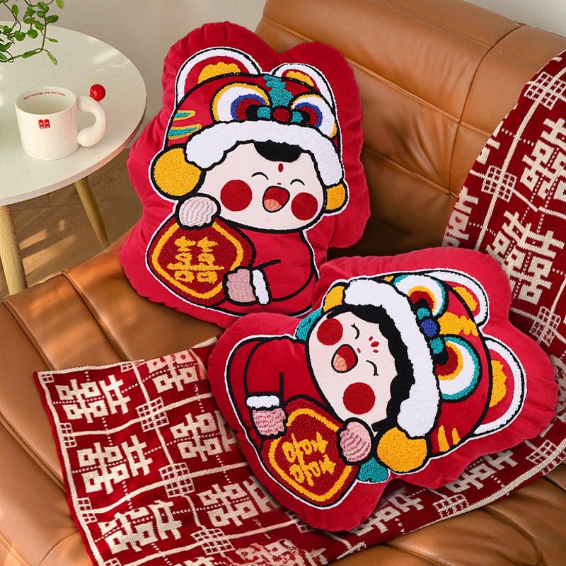 速发结婚喜字抱枕一对红色压床娃娃新款高档新婚婚庆喜娃金童玉