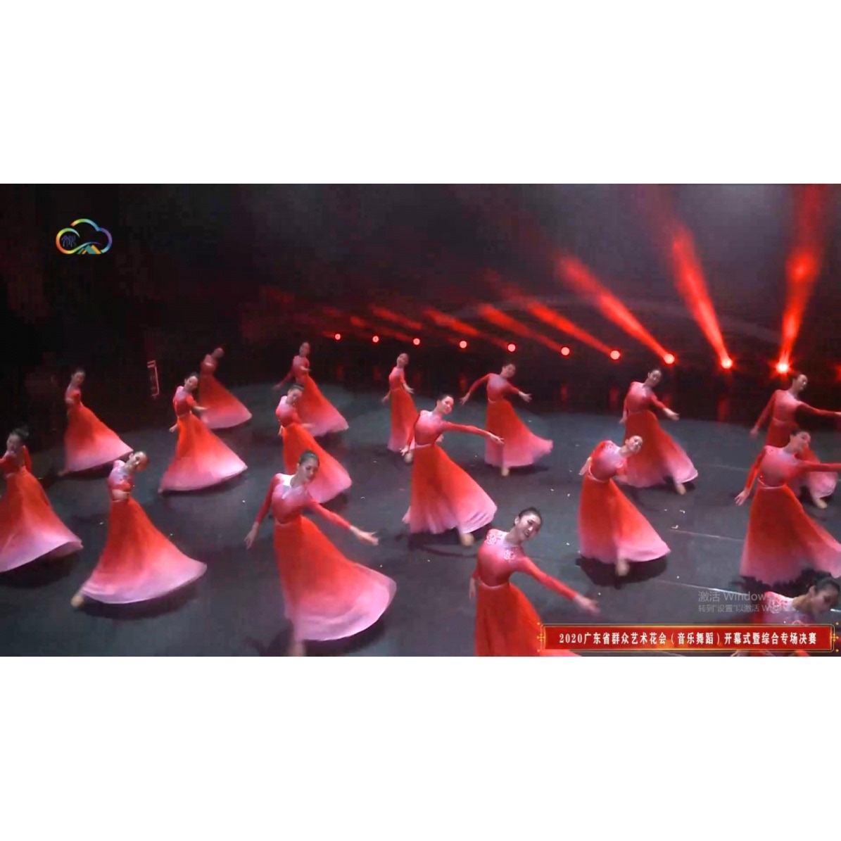 同灯出q童里头t服版舞的非蹈演款子儿饰国跳裙少火儿中