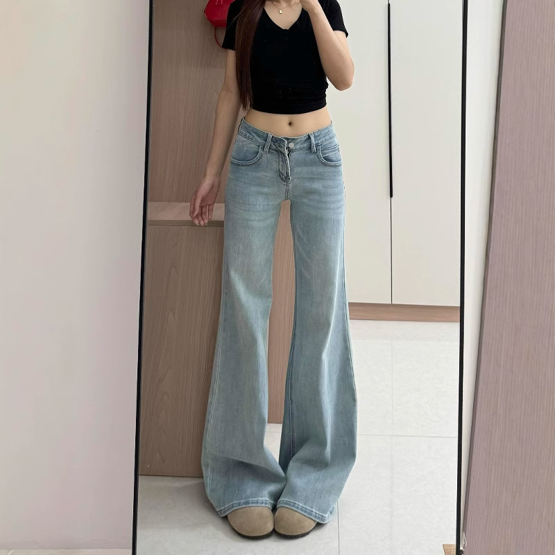 浅蓝色微喇叭牛仔裤女2026春秋