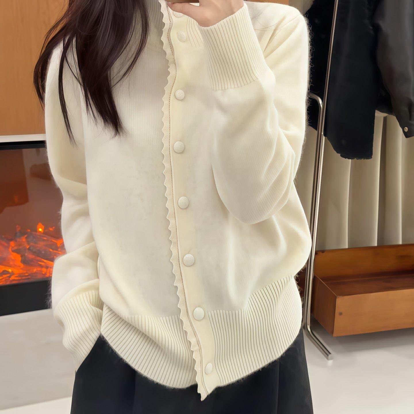 JOYIASS蕾丝花边包扣高领针织衫女2025新款秋冬温柔气质长袖毛衣