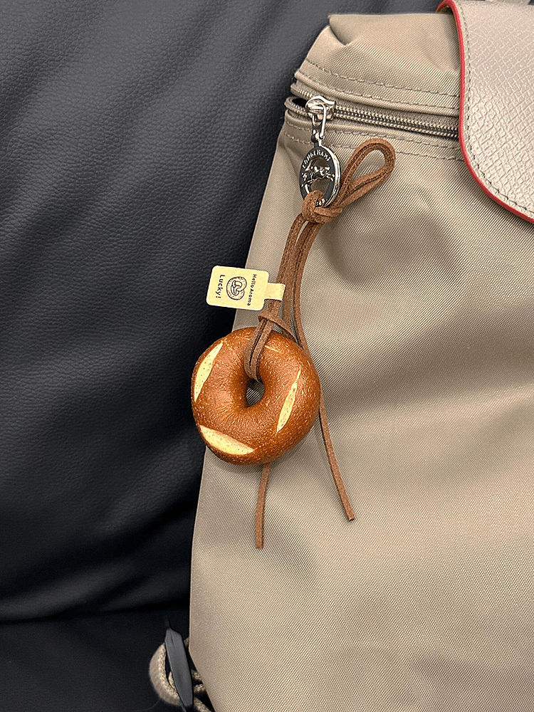 创意碱水面包小饰品包包挂件钥匙扣高端精致高级感女2024年新款