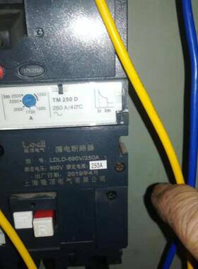 隆顶电气Ue=660vRCDRCCB漏电断路器160A-630A漏电保护开关
