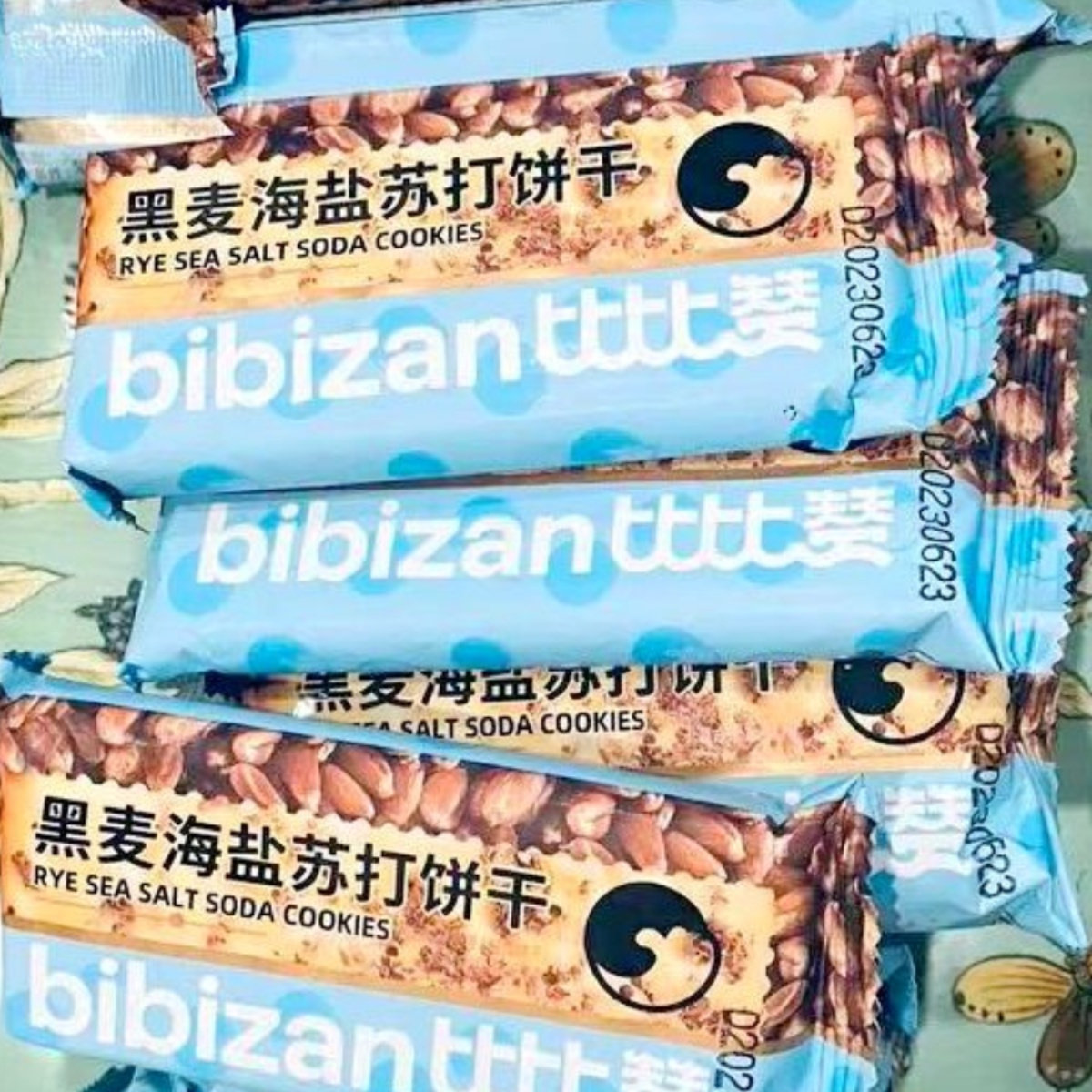 促销新货比比赞黑麦海盐苏打饼干整箱饱腹代餐梳打小零食小吃休闲