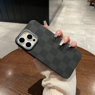 umj适用于iPhone16pro手机壳大孔金属镜头16om肤感磨砂硬壳苹果15proMax新款 14简约高级感全包防摔保护套男女