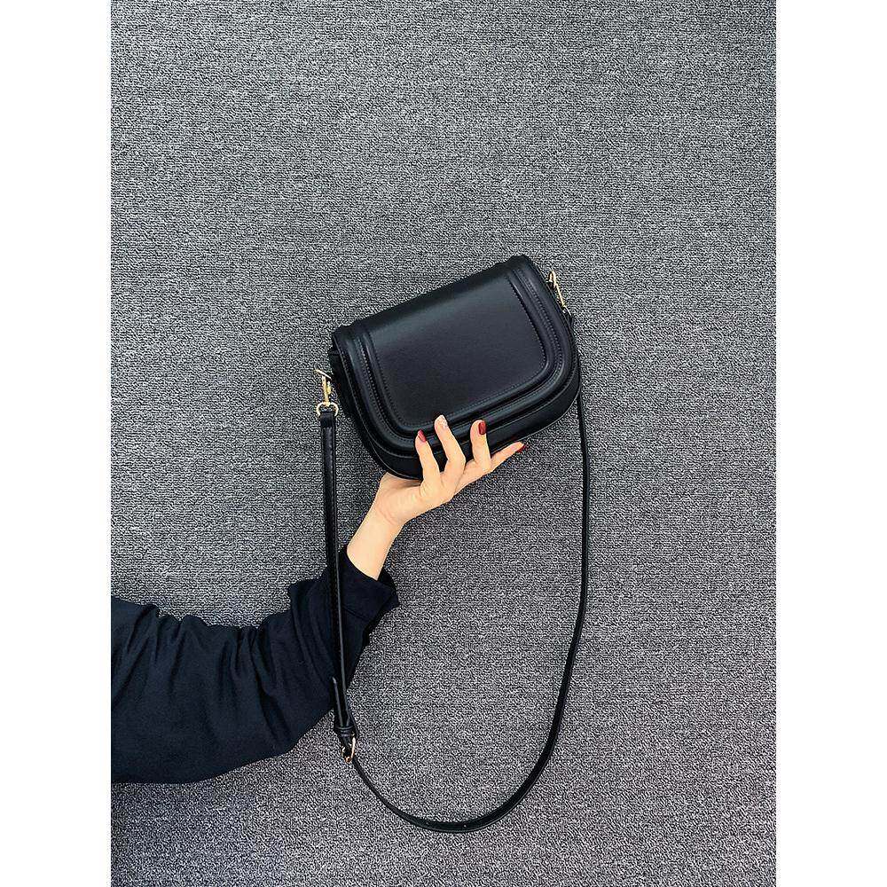 法国爆款2025新款超火斜挎小包包女轻奢高级感气质百搭精致单肩包